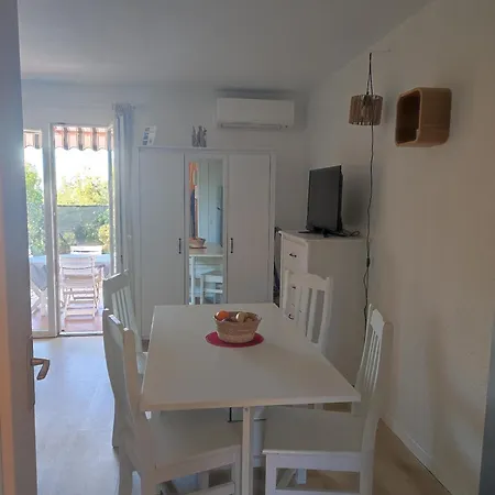 Joli Avec Jardin Dans Avec Piscines Apartment Saint-Raphael (Var)