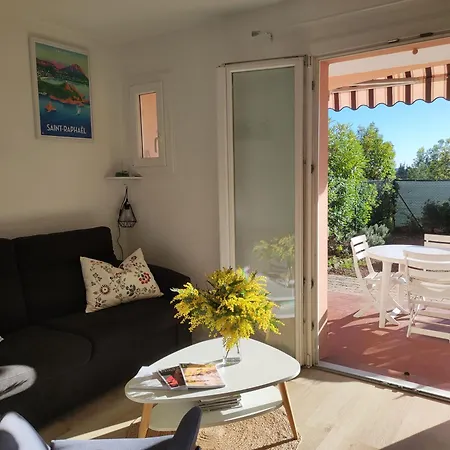 Lejlighed Joli Avec Jardin Dans Avec Piscines Saint-Raphaël