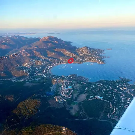 Lejlighed Joli Avec Jardin Dans Avec Piscines Saint-Raphaël